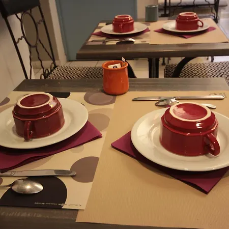 Hôtel Des Arts, Artisanal et Indépendant-3